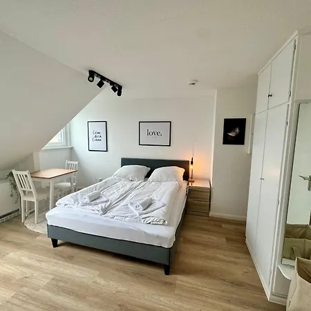 Gina - 200m Vom In Apartment Busum